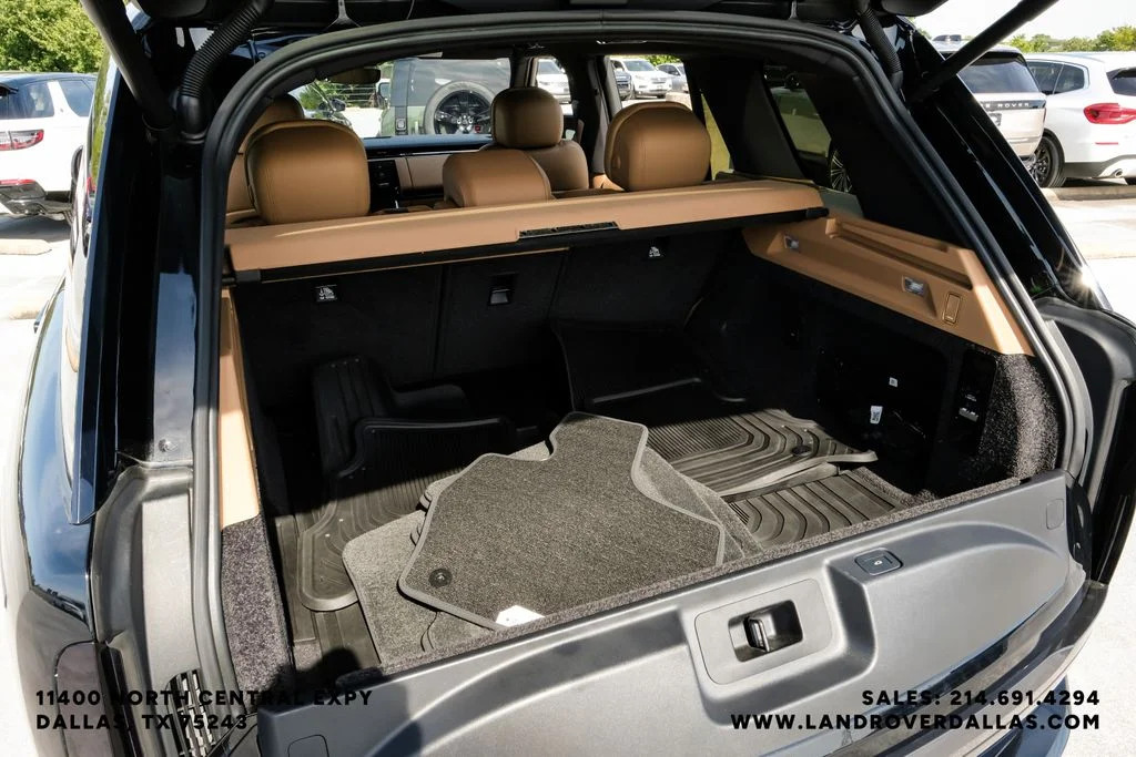 Used 2023 Black Land Rover SE image 58