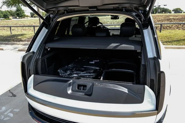 New 2026 Fuji White Land Rover SE image 66