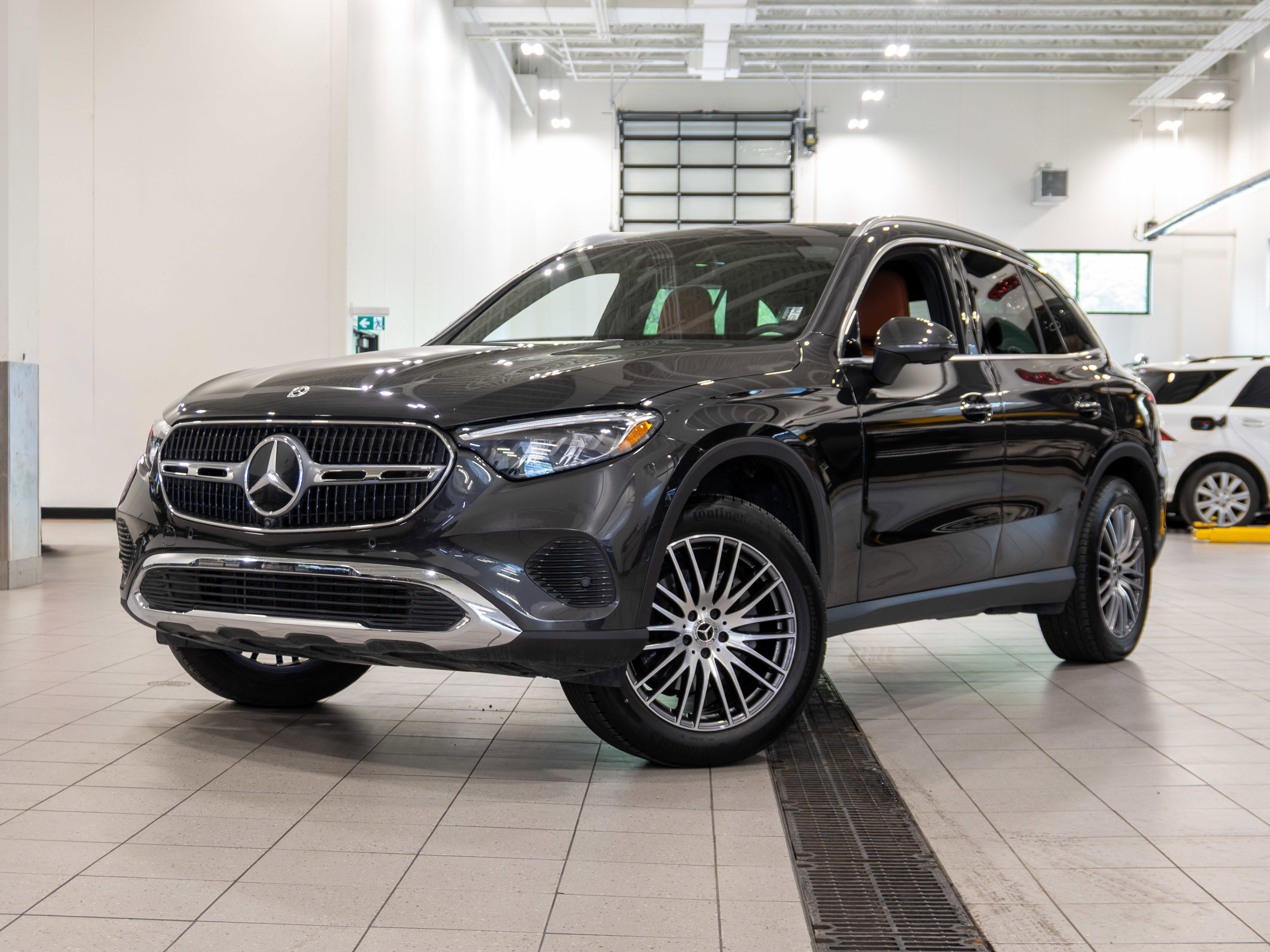Certified Used 2025 GRAPHITE GREY METALLIC Mercedes-Benz GLC 300 image 1