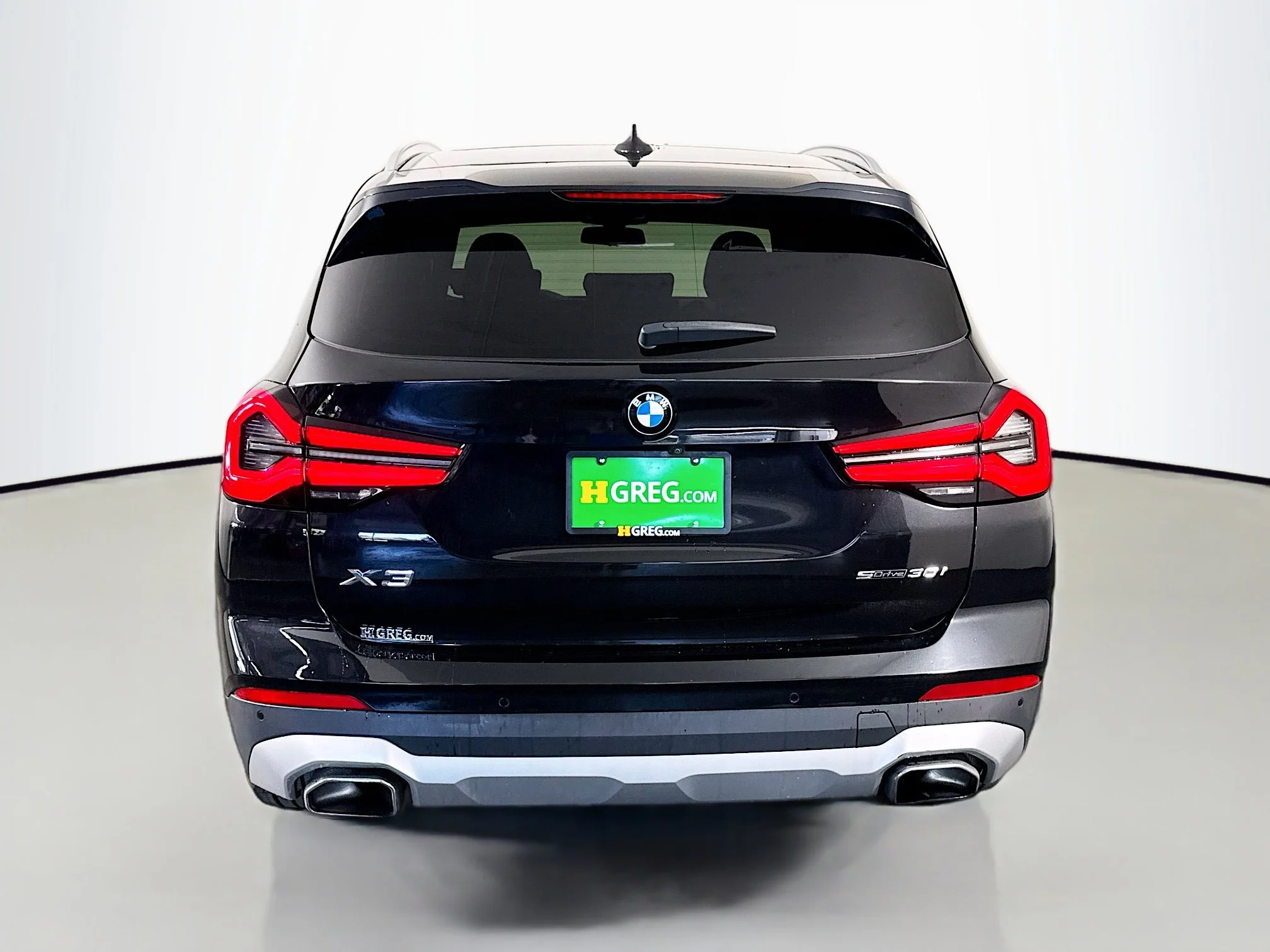 Used 2022 Black Sapphire Metallic BMW sDrive30i image 6