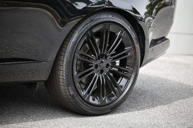 New 2026 Santorini Black Land Rover SE image 6