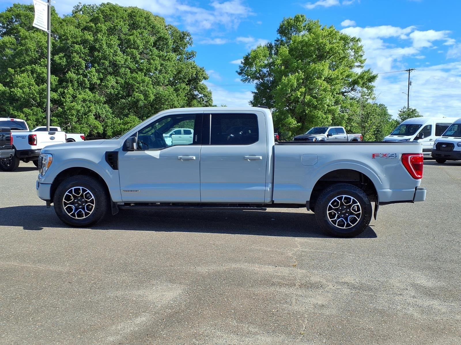 Used 2023 Avalanche Ford XLT image 3