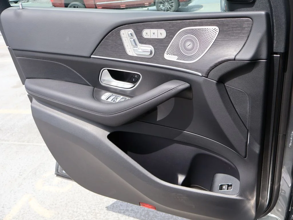 New 2026 Selenite Grey Metallic Mercedes-Benz GLS 450 image 37