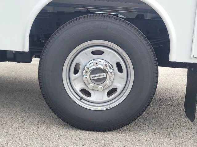 New 2026 Oxford White Ford XL image 8