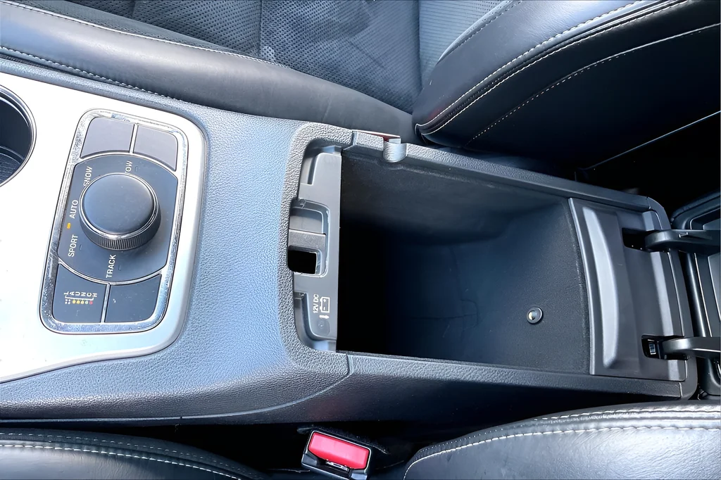 Used 2014 Black Jeep SRT image 26