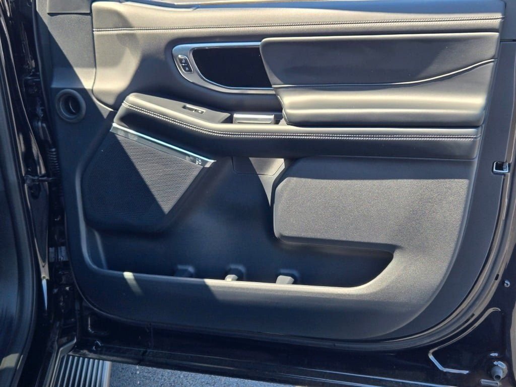 New 2026 Agate Black Metallic Ford MAX Platinum® image 4