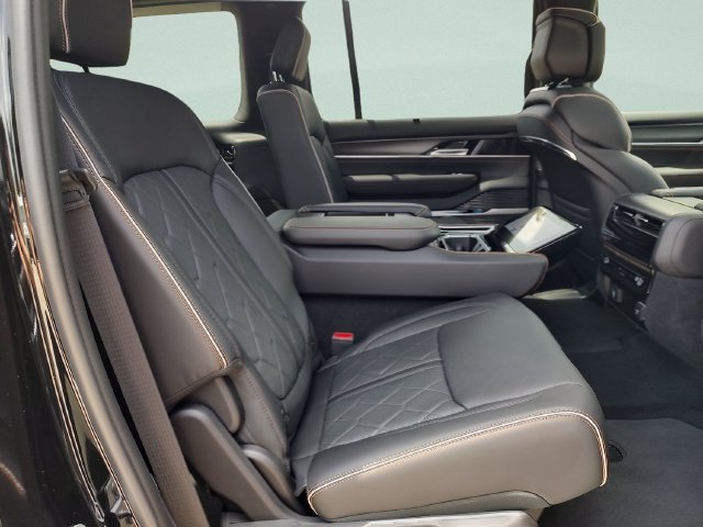 New 2026 High Gloss Black Exterior Paint Jeep Summit Reserve image 29