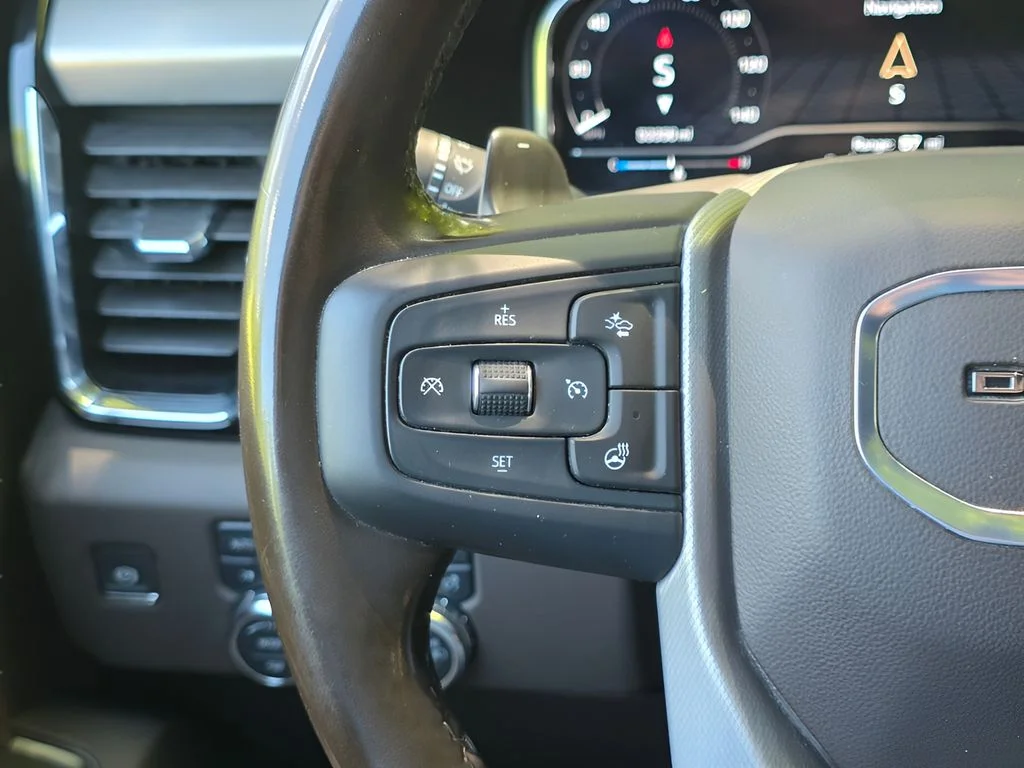 Used 2025 White Frost Tricoat GMC Denali image 24