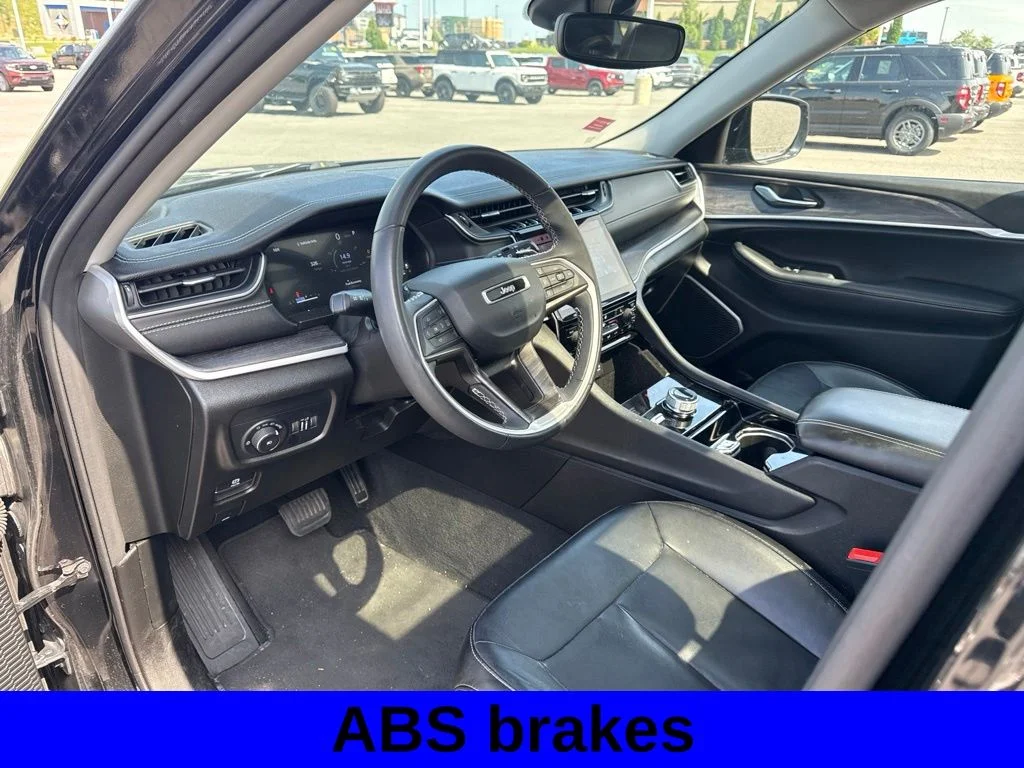 Used 2023 Diamond Black Jeep Limited image 11
