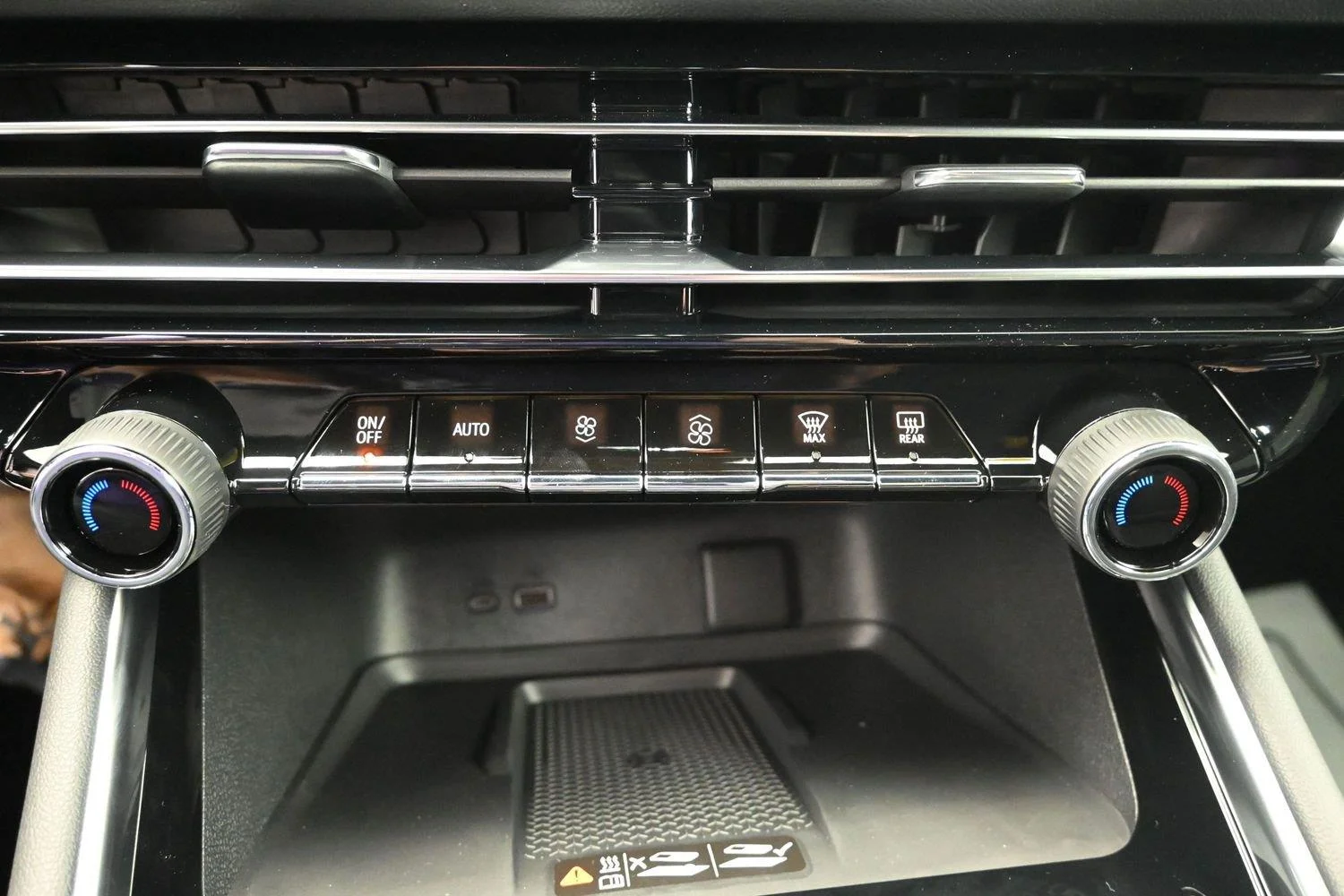 2027 Chevrolet Traverse LT - Photo 29