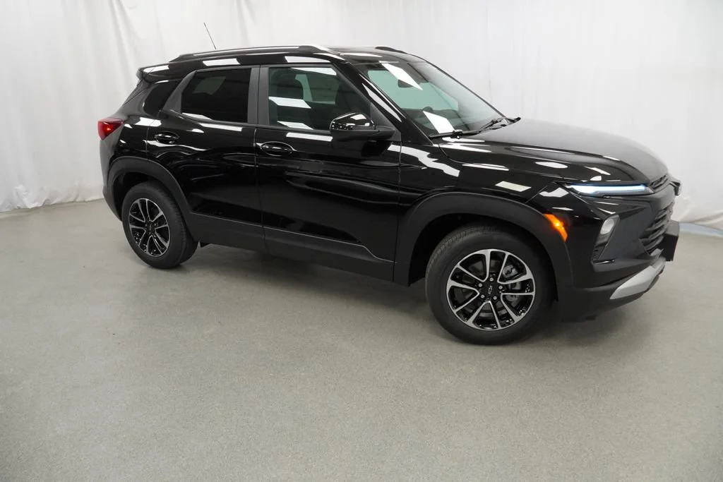New 2026 Mosaic Black Metallic Chevrolet LT image 5