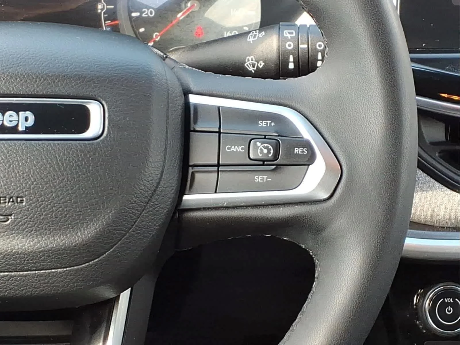 Used 2024 Diamond Black Crystal Pearlcoat Jeep Latitude Lux image 22