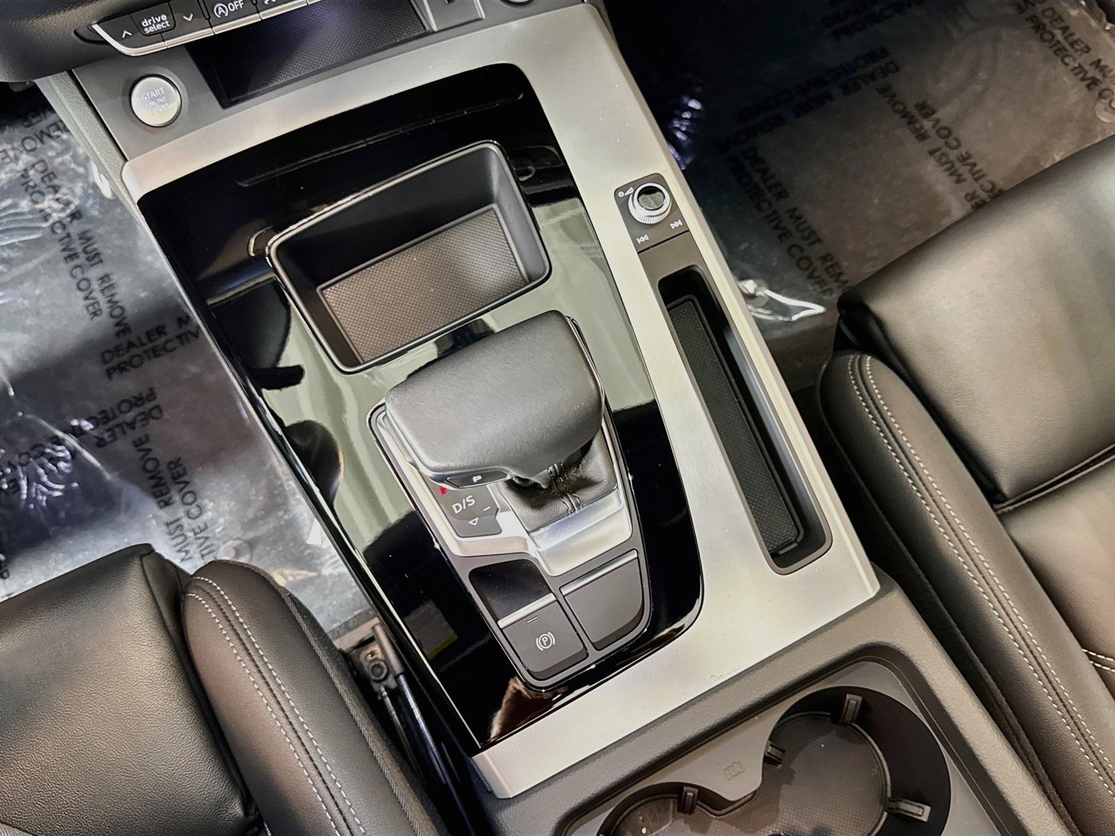 Used 2025 Glacier White Audi S line Premium image 16