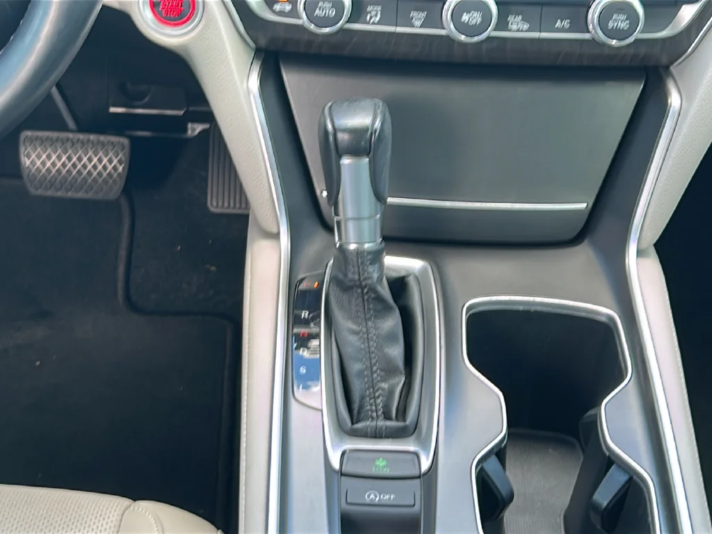 Used 2022 White Honda EX-L image 17