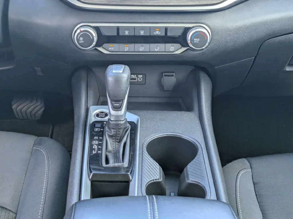 Used 2025 White Nissan 2.5 SV image 18
