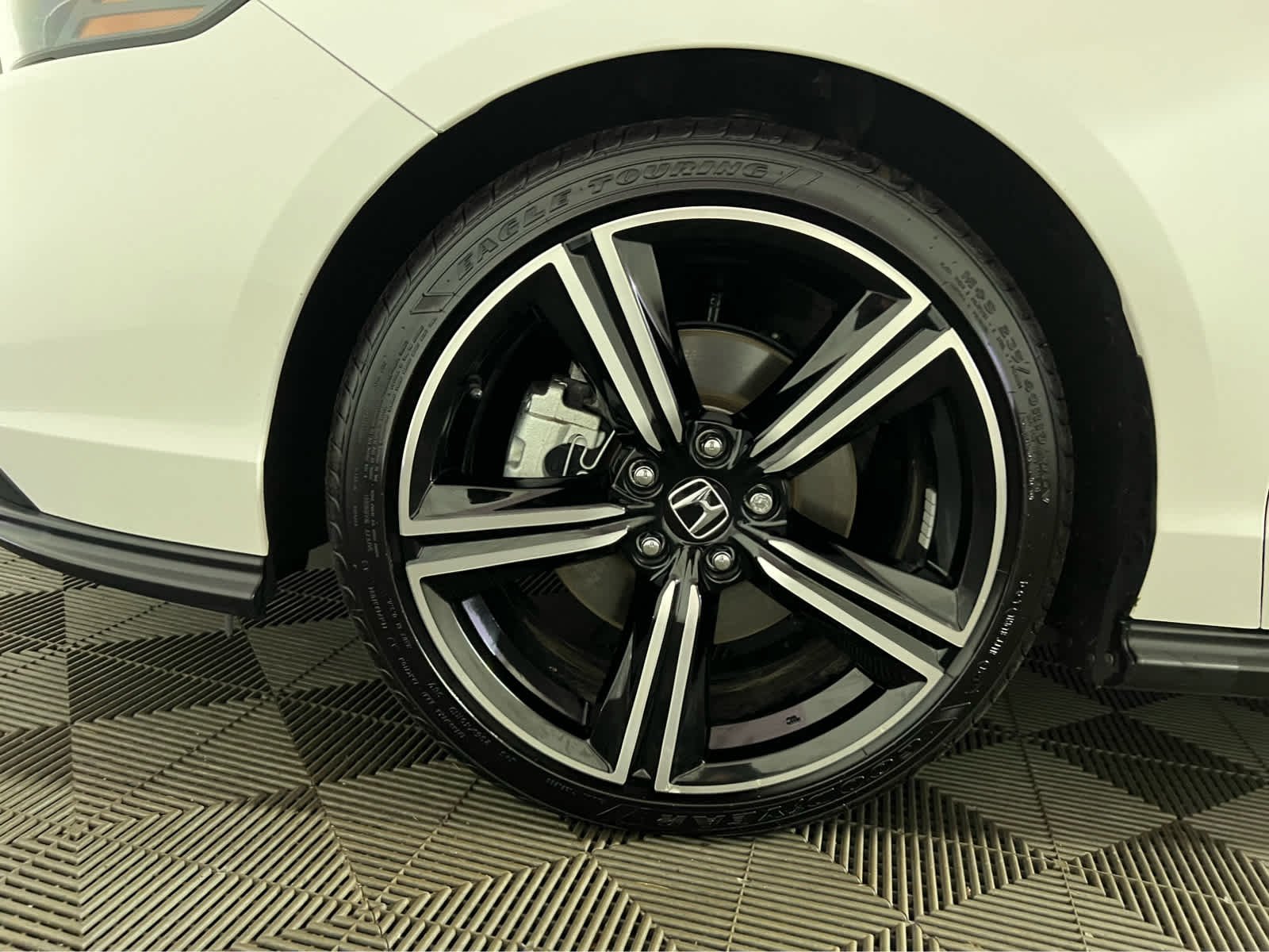 Used 2025 Platinum White Pearl Honda Sport image 9