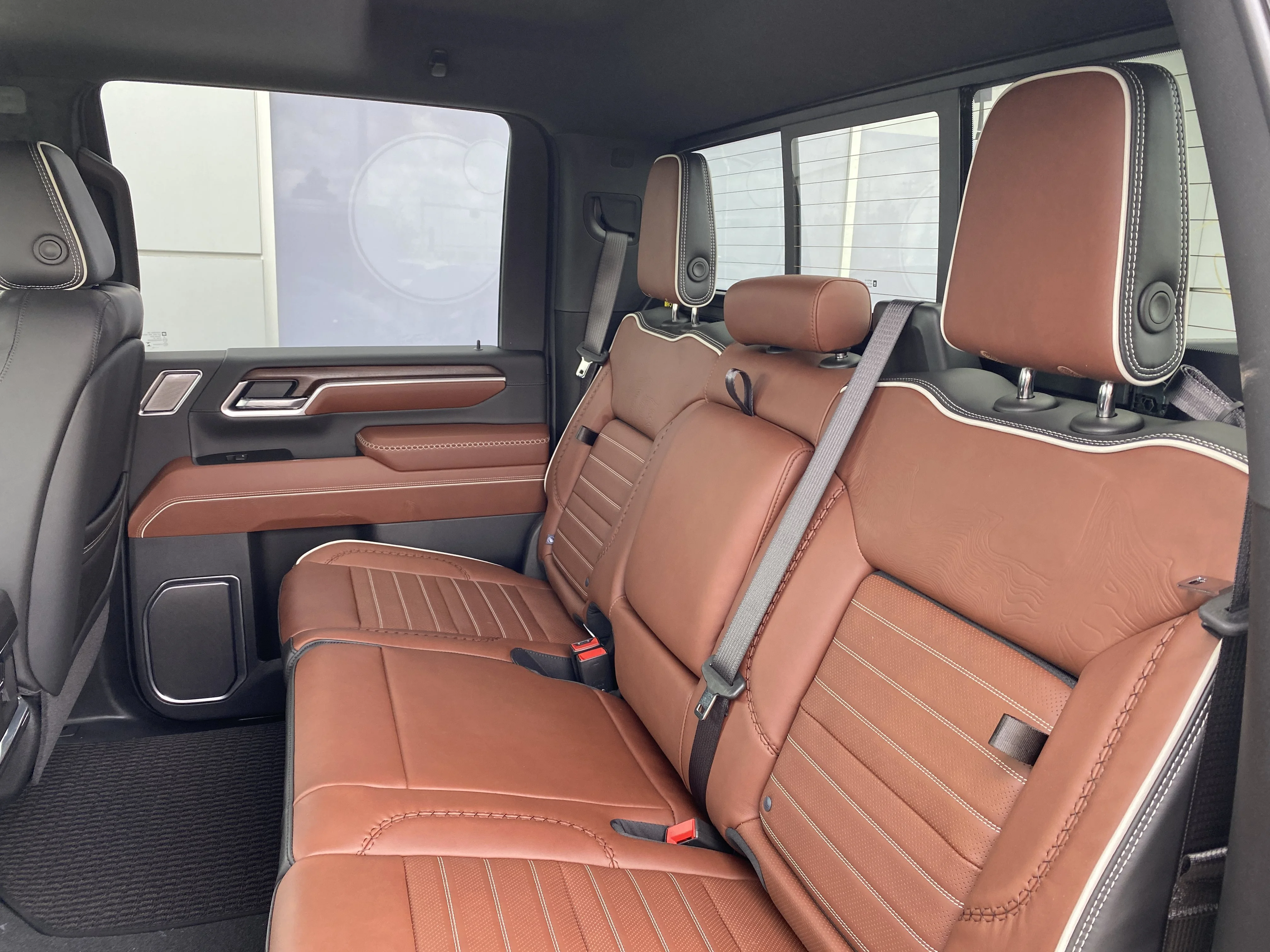 New 2026 GLACIER WHITE TRICOAT GMC Denali Ultimate image 29