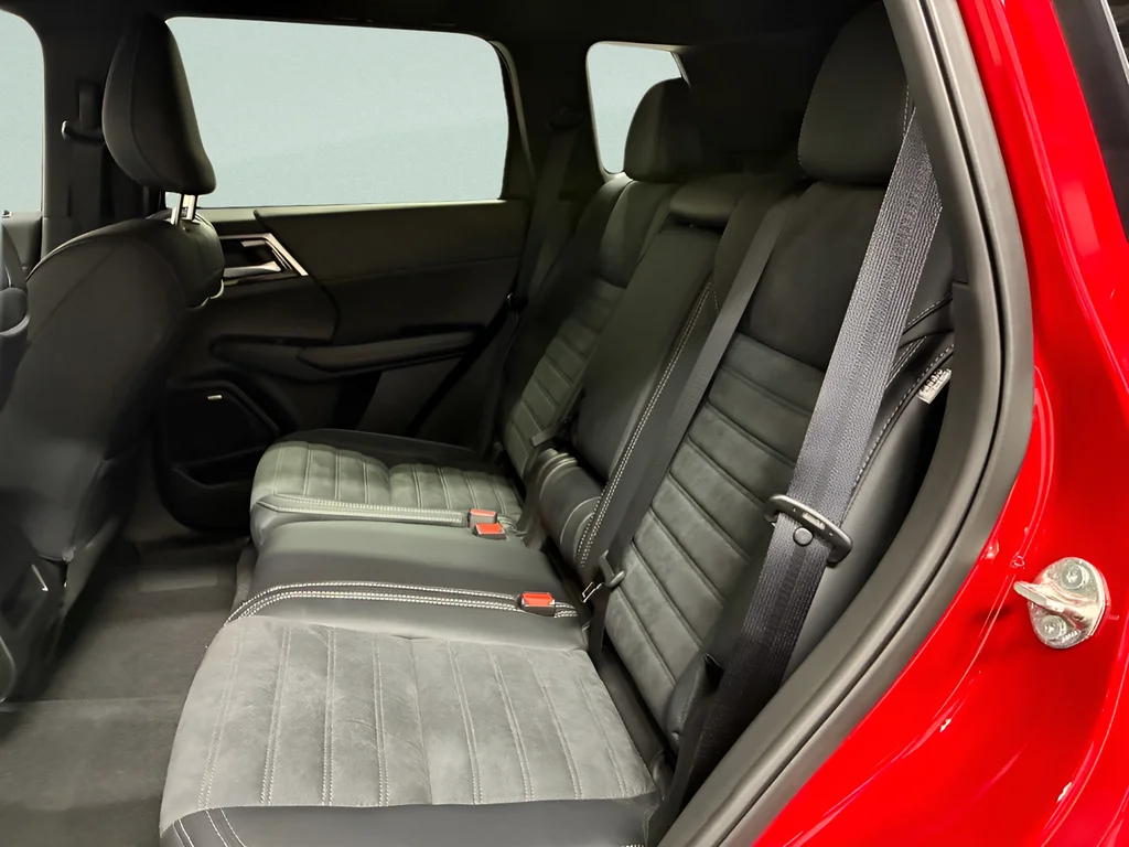 New 2026 Red Diamond Mitsubishi LE 1.5T 2WD image 24