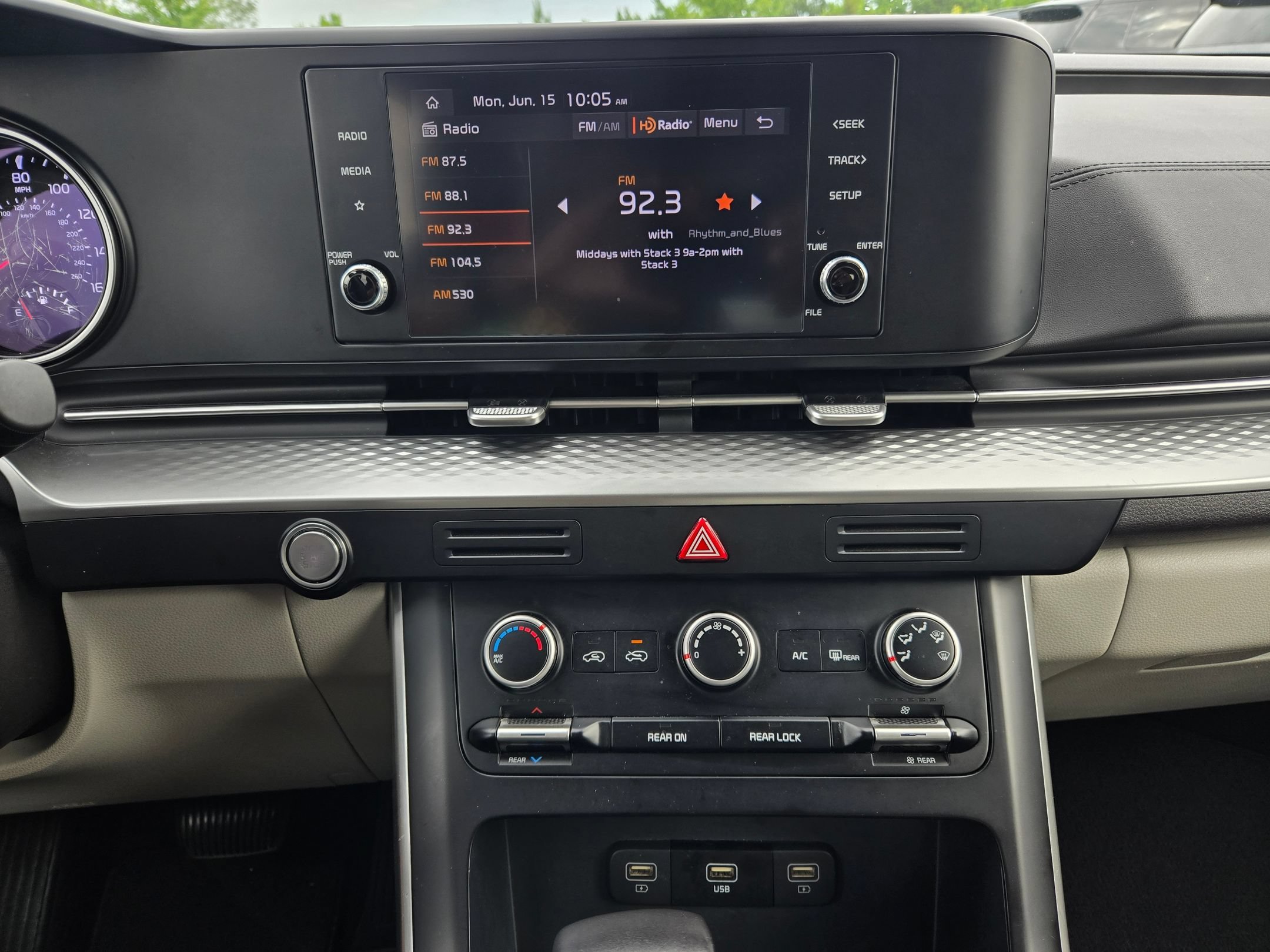 Used 2024 Aurora Black Pearl Kia LX image 15