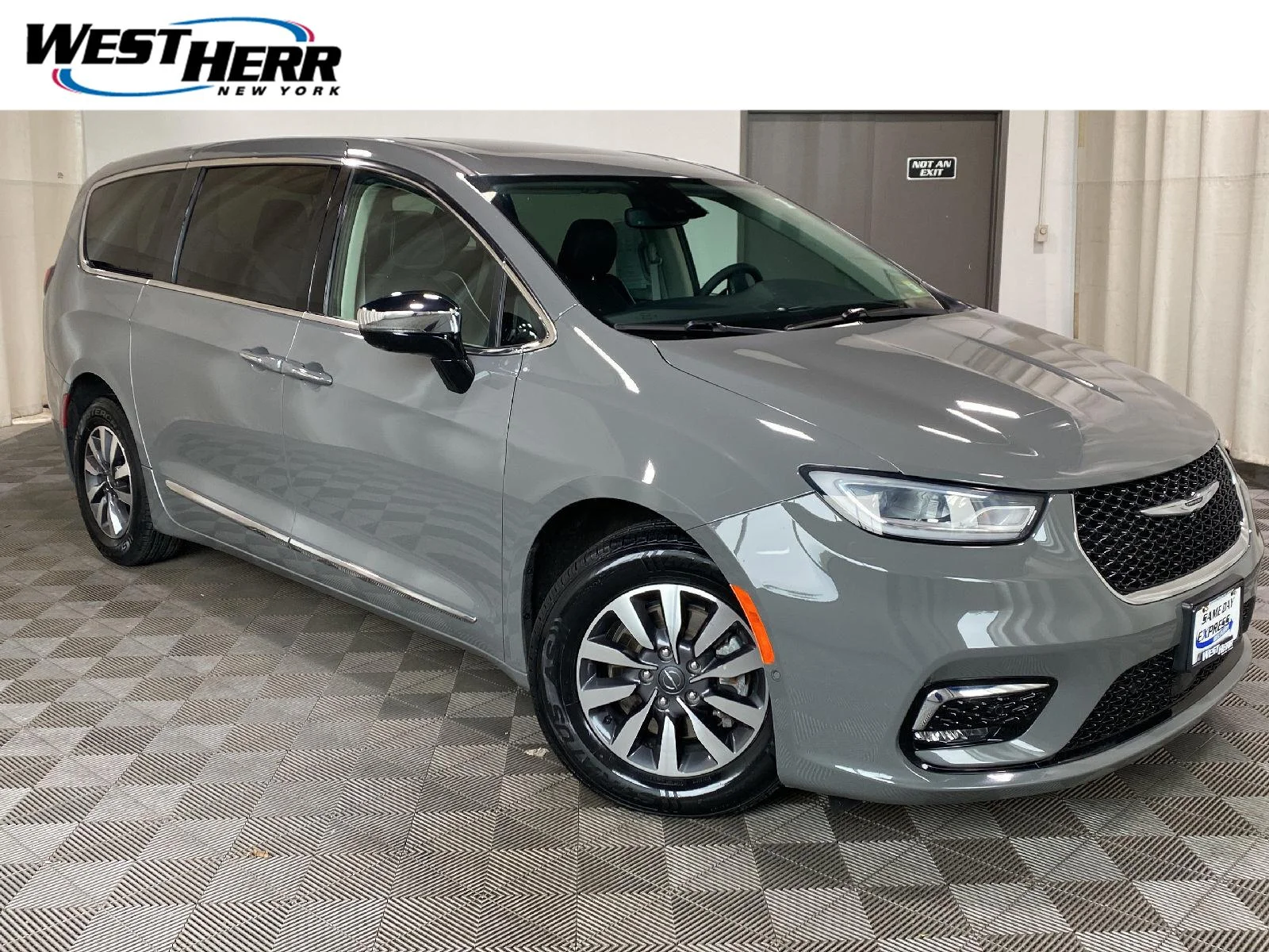 Used 2023 Ceramic Gray Clearcoat Chrysler Hybrid Limited image 1