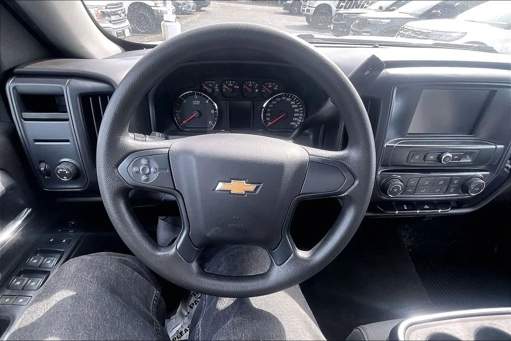 Used 2018 Silver Ice Metallic Chevrolet Custom image 4