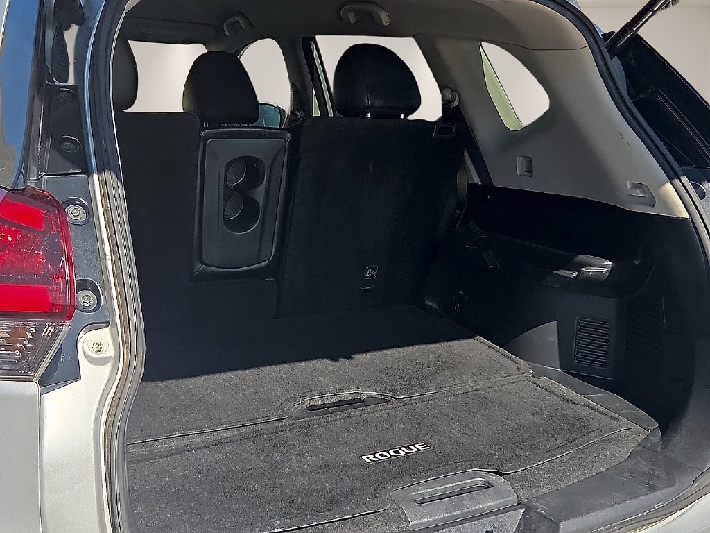Used 2019 Silver Nissan SL image 10