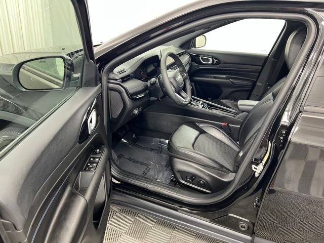 Used 2025 Black Jeep Latitude image 12