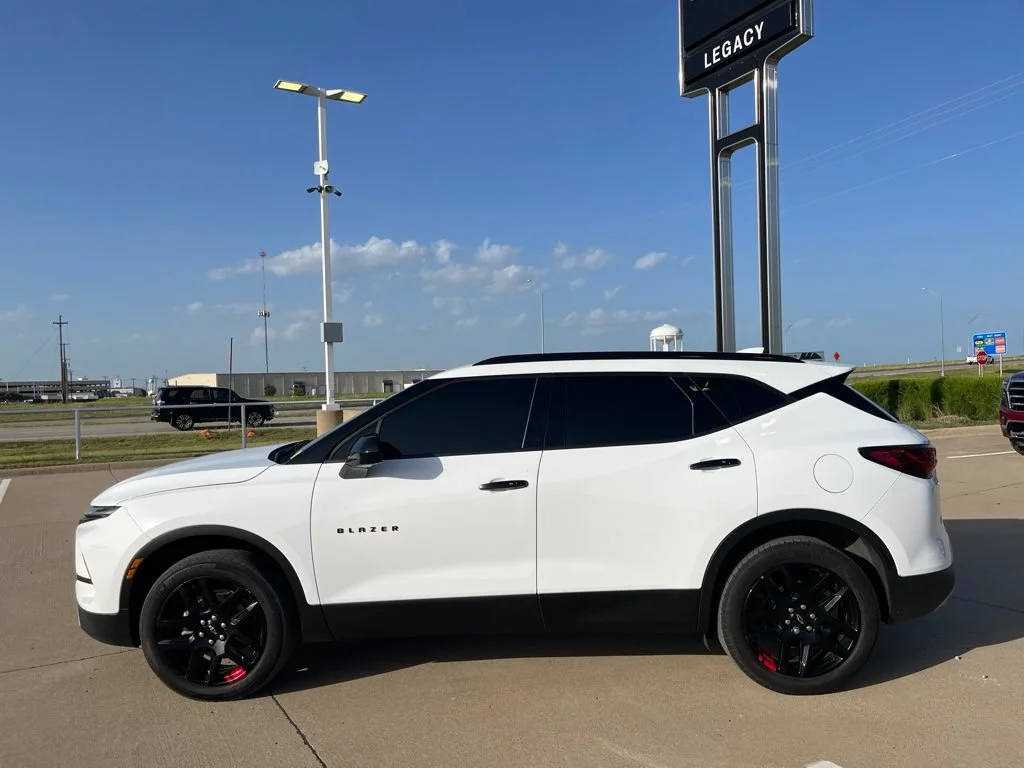 Used 2024 Summit White Chevrolet 2LT image 3