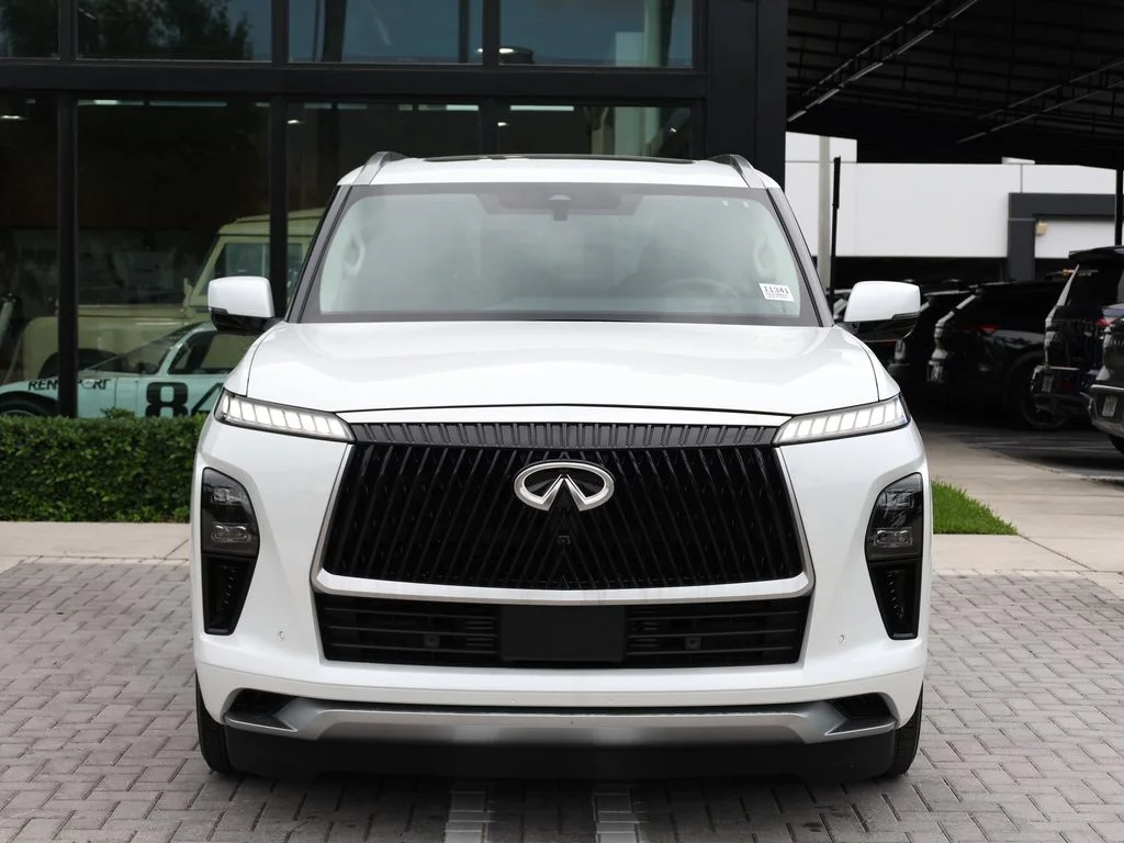 Certified Used 2026 White INFINITI LUXE image 3