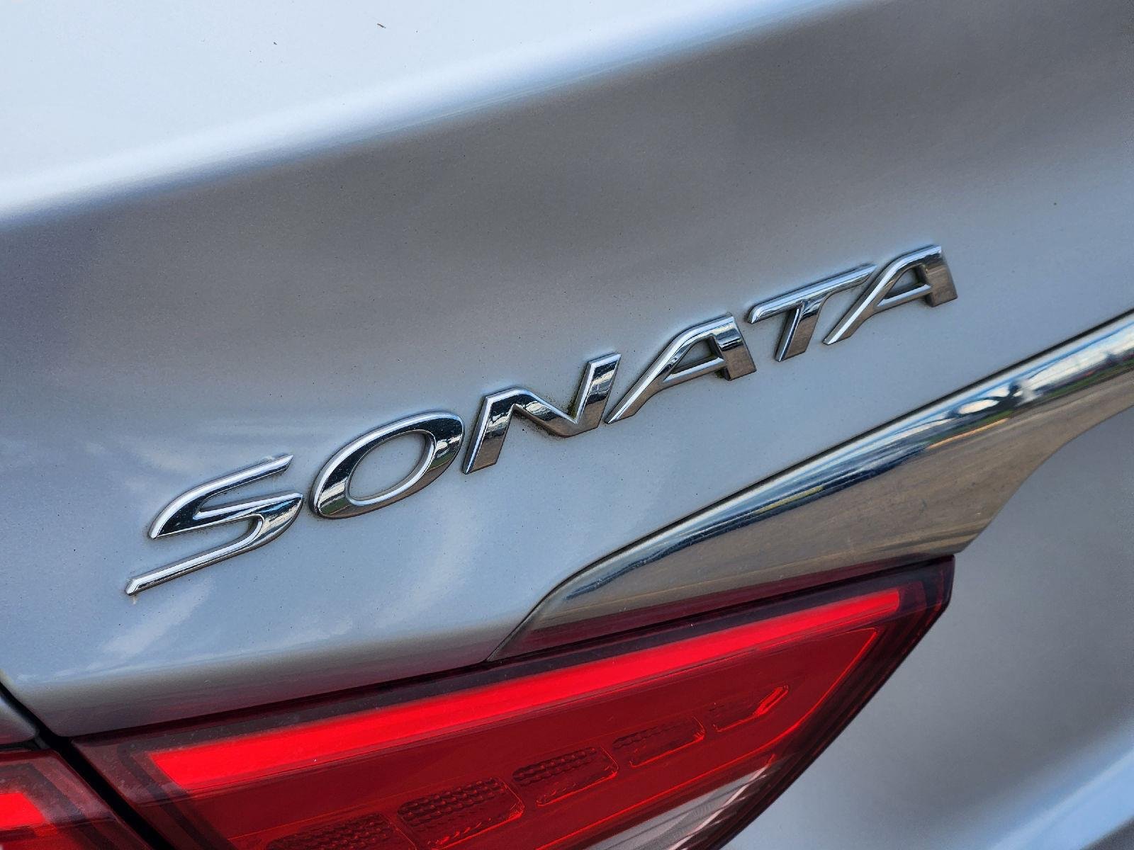 Used 2014 Radiant Silver Metallic Hyundai Limited image 10