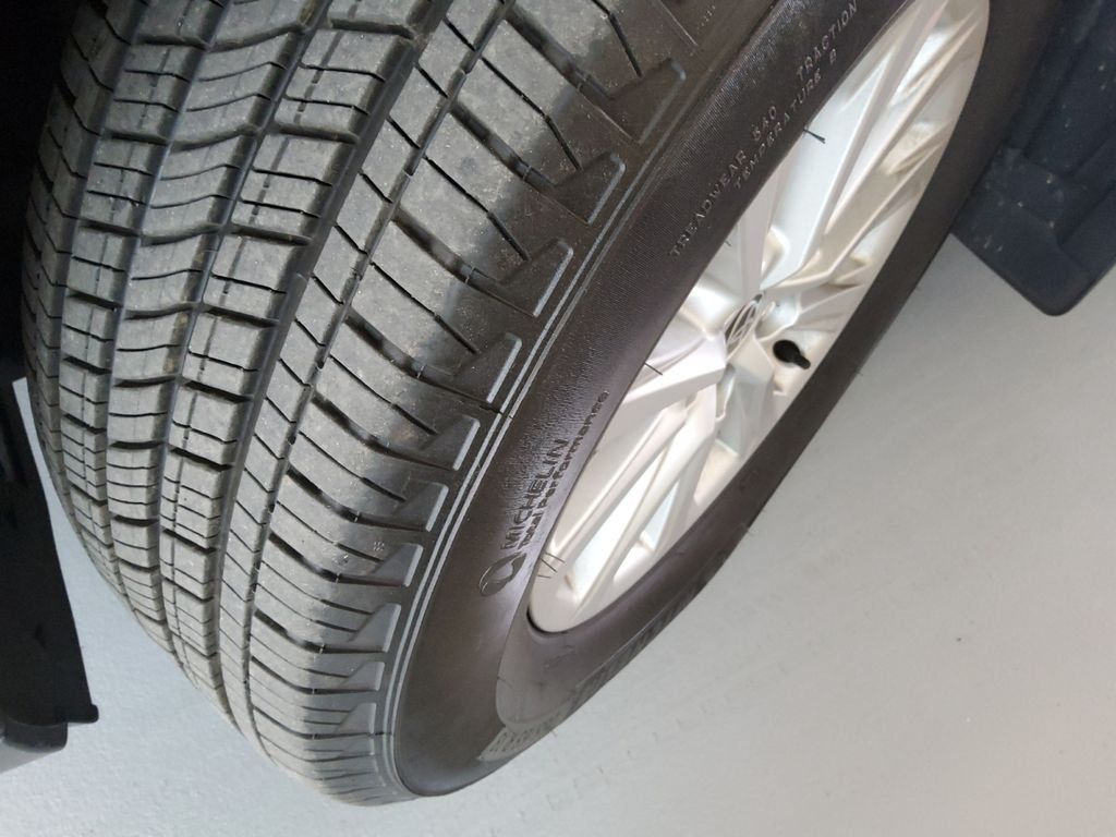 Used 2024 Silver Toyota XLE image 22
