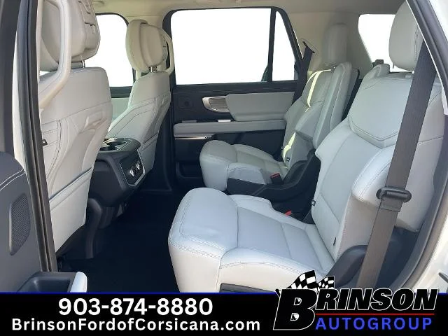 New 2027 Star White Metallic Tri-Coat Ford Platinum image 30