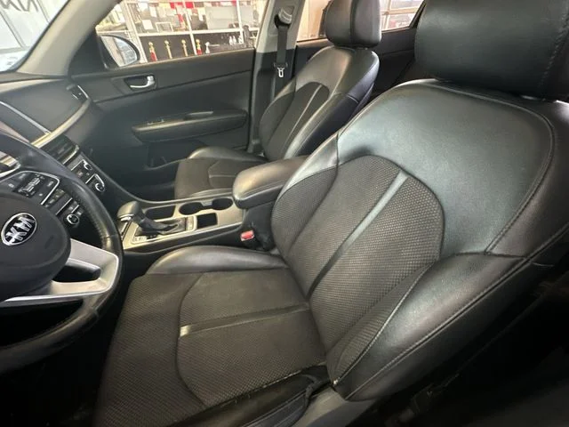 Used 2019 Black Kia S image 15