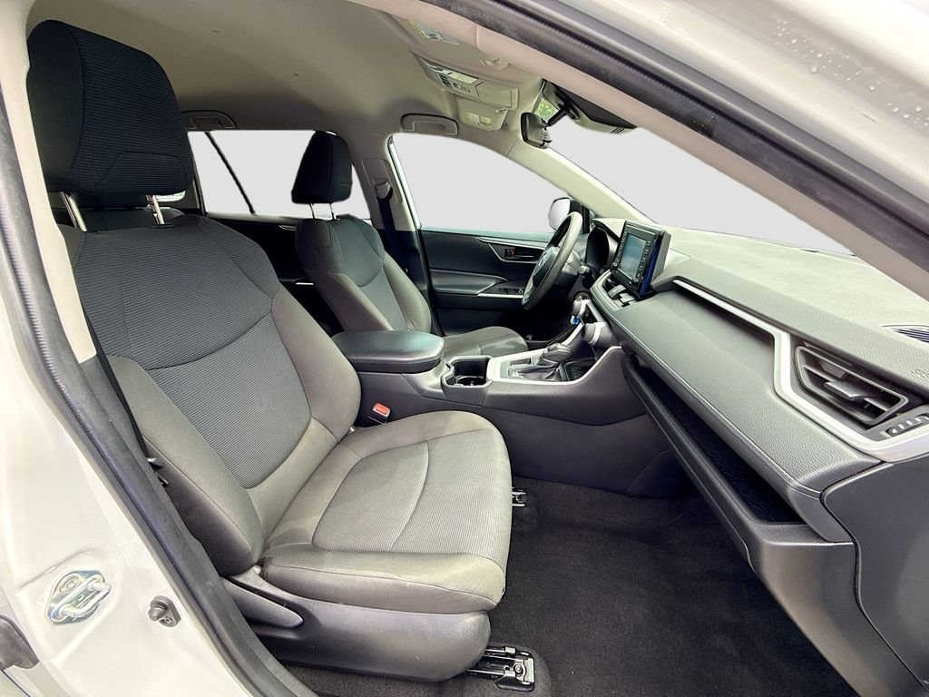 Used 2022 White Toyota LE image 26