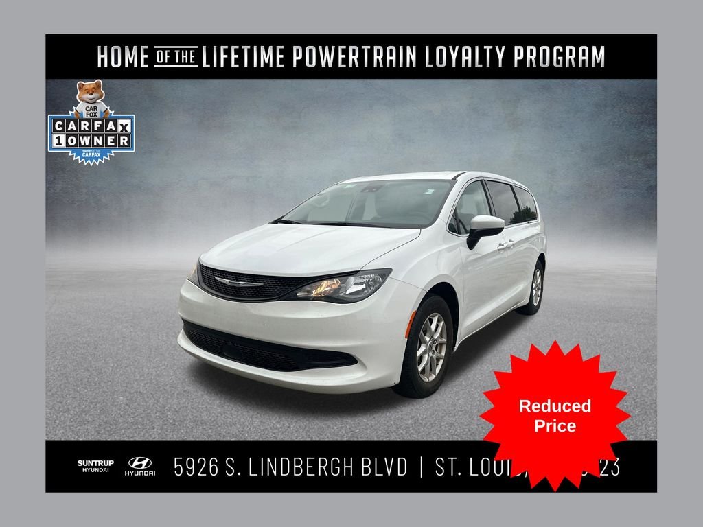2023 Chrysler Voyager LX's photo