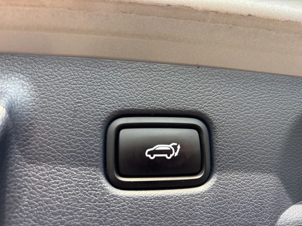 Used 2022 Silver Hyundai SEL image 36
