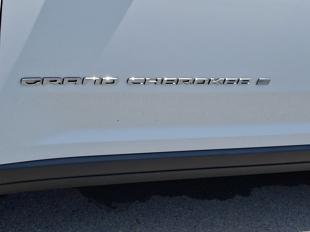 Used 2021 White Jeep Limited image 9