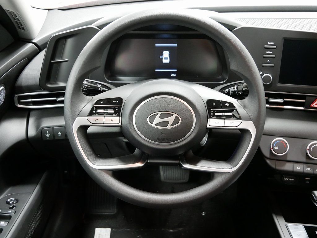 2025 Hyundai Elantra SE - Photo 16