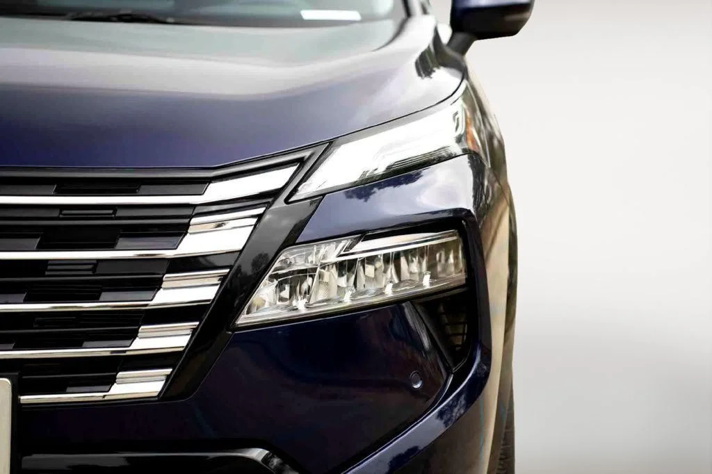 New 2026 Blue Nissan Platinum image 8