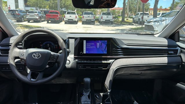 2025 Toyota Camry LE - Photo 14