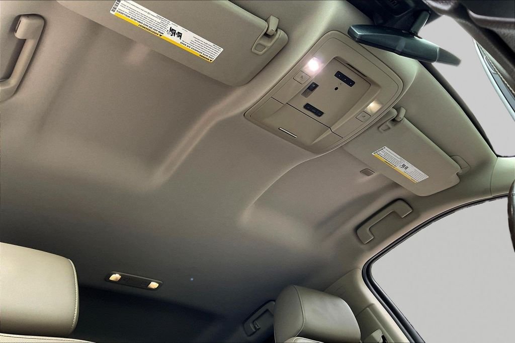 Used 2018 Black GMC SLT image 29