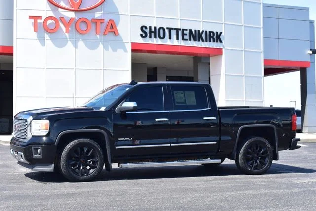 2015 GMC Sierra 4WD Crew Cab Short Box's photo
