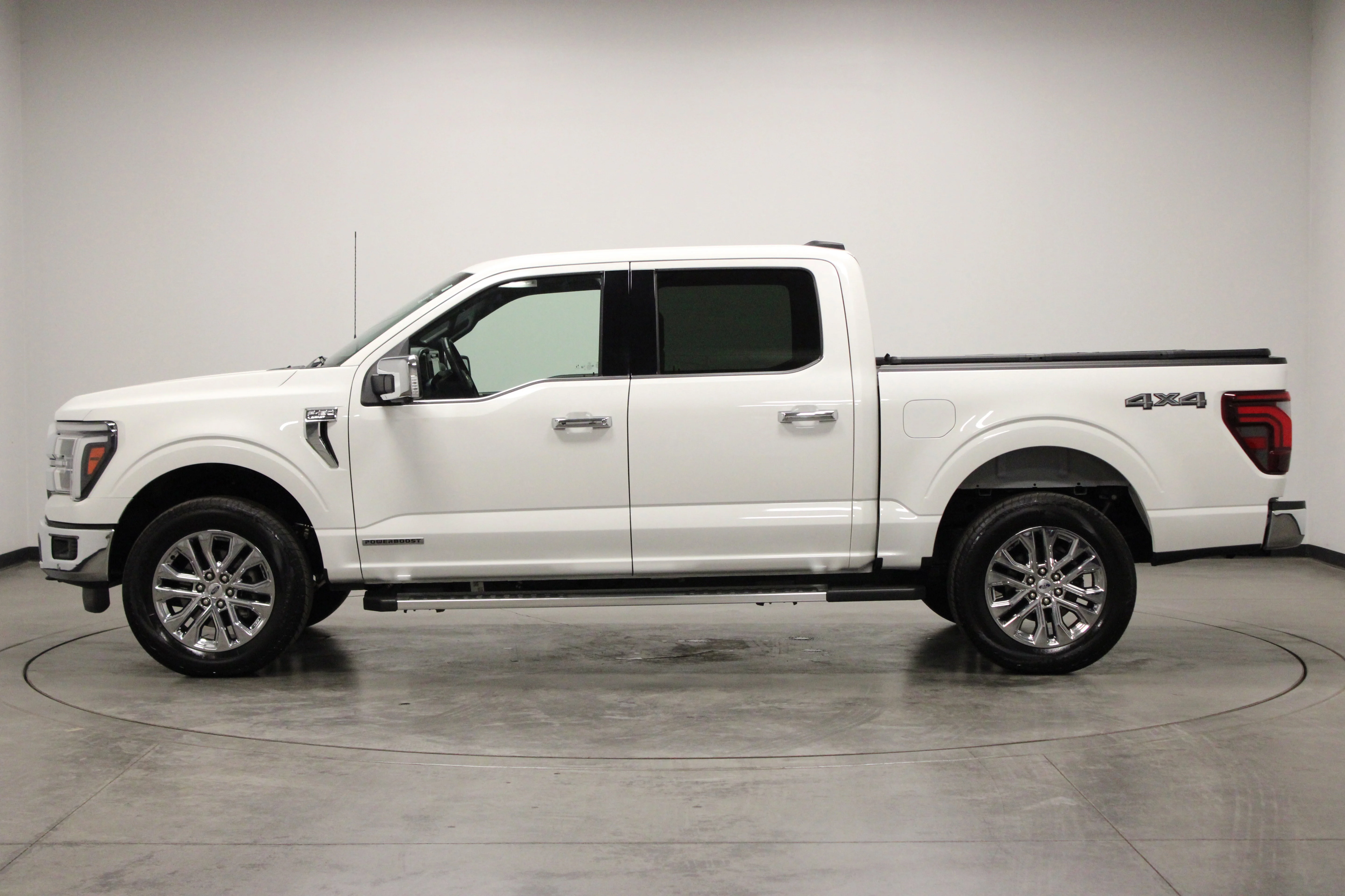 Used 2025 Star White Metallic Tri-Coat Ford LARIAT image 5