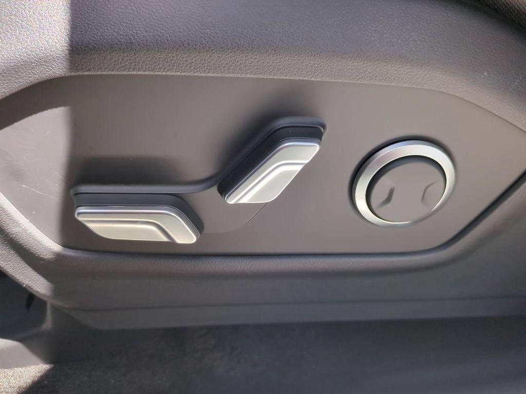 New 2027 White Hyundai SEL FWD image 24