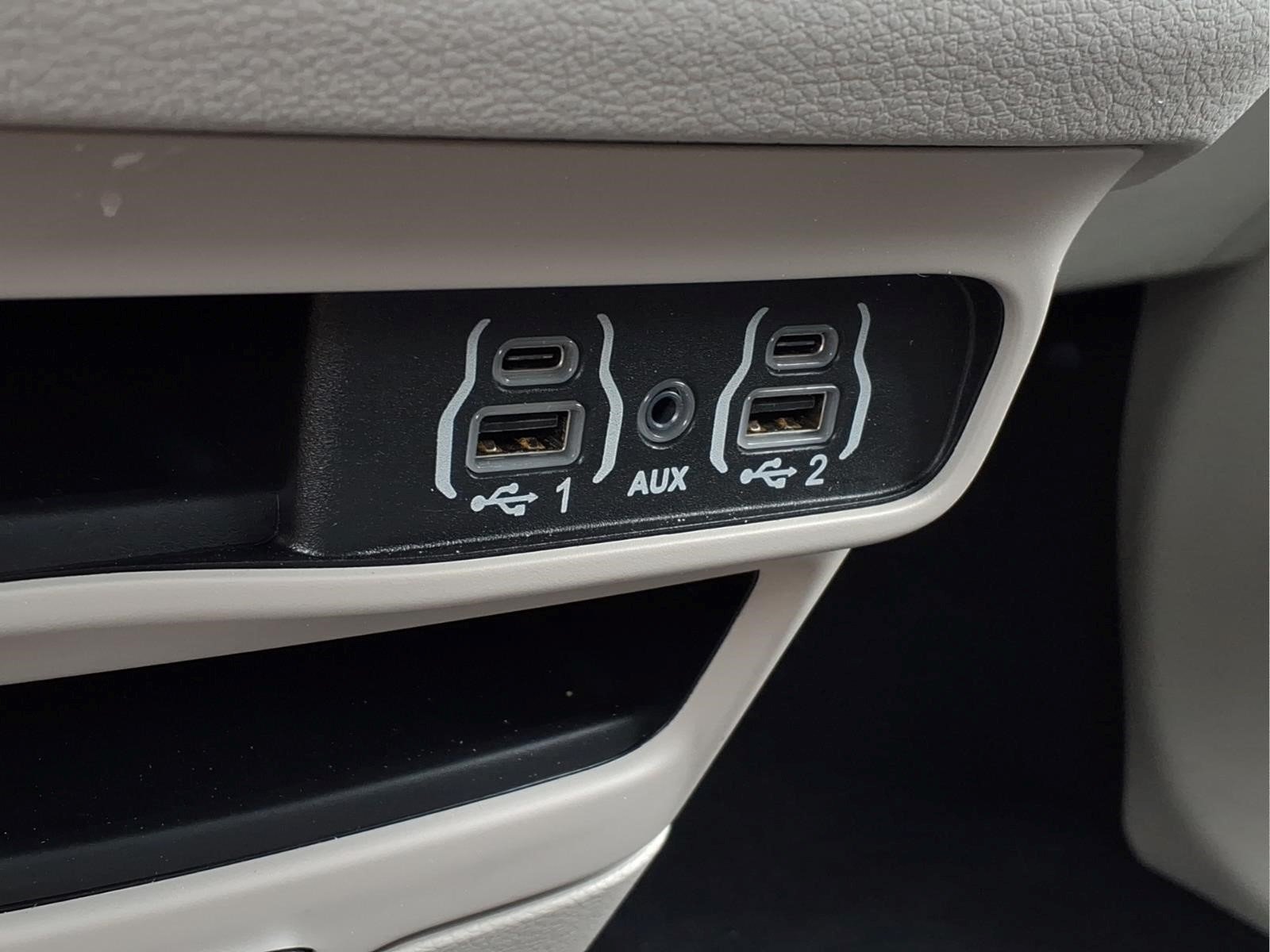 Used 2024 Silver Chrysler Touring L image 17