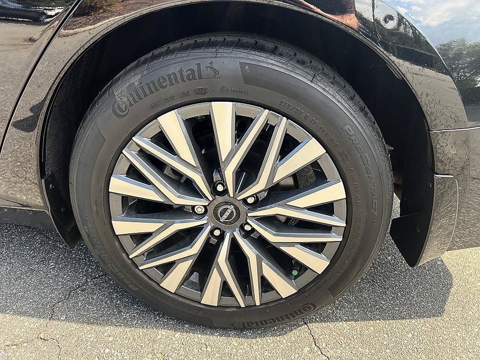 Used 2024 Super Black Nissan 2.5 SV image 10
