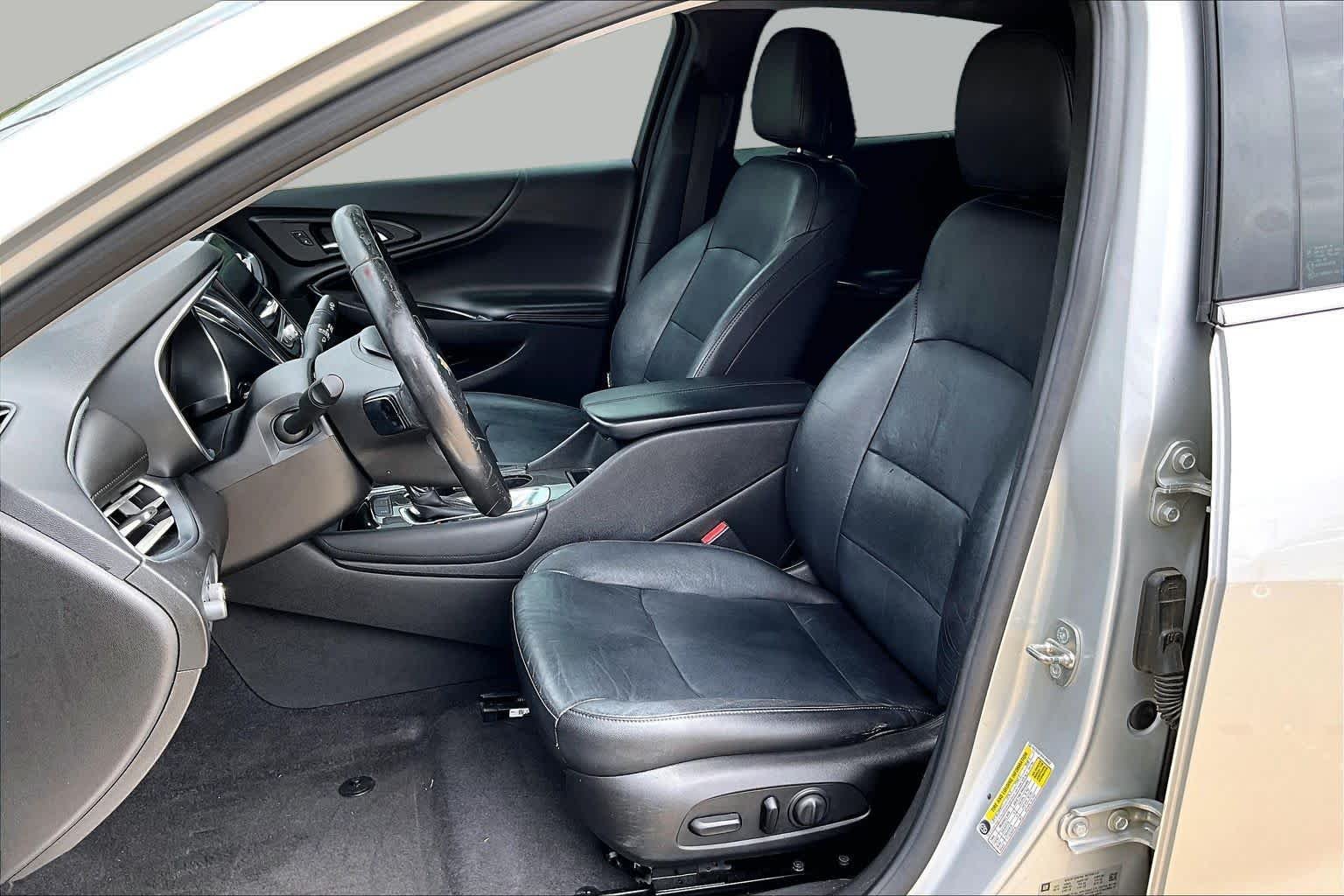 Used 2017 Silver Ice Metallic Chevrolet LT image 8