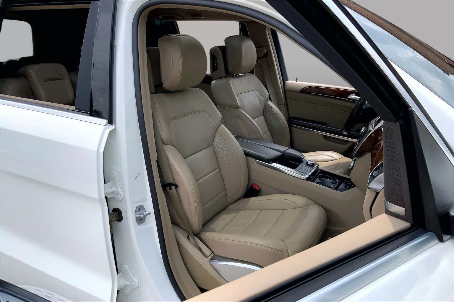 Used 2014 Polar White Mercedes-Benz GL 550 image 9