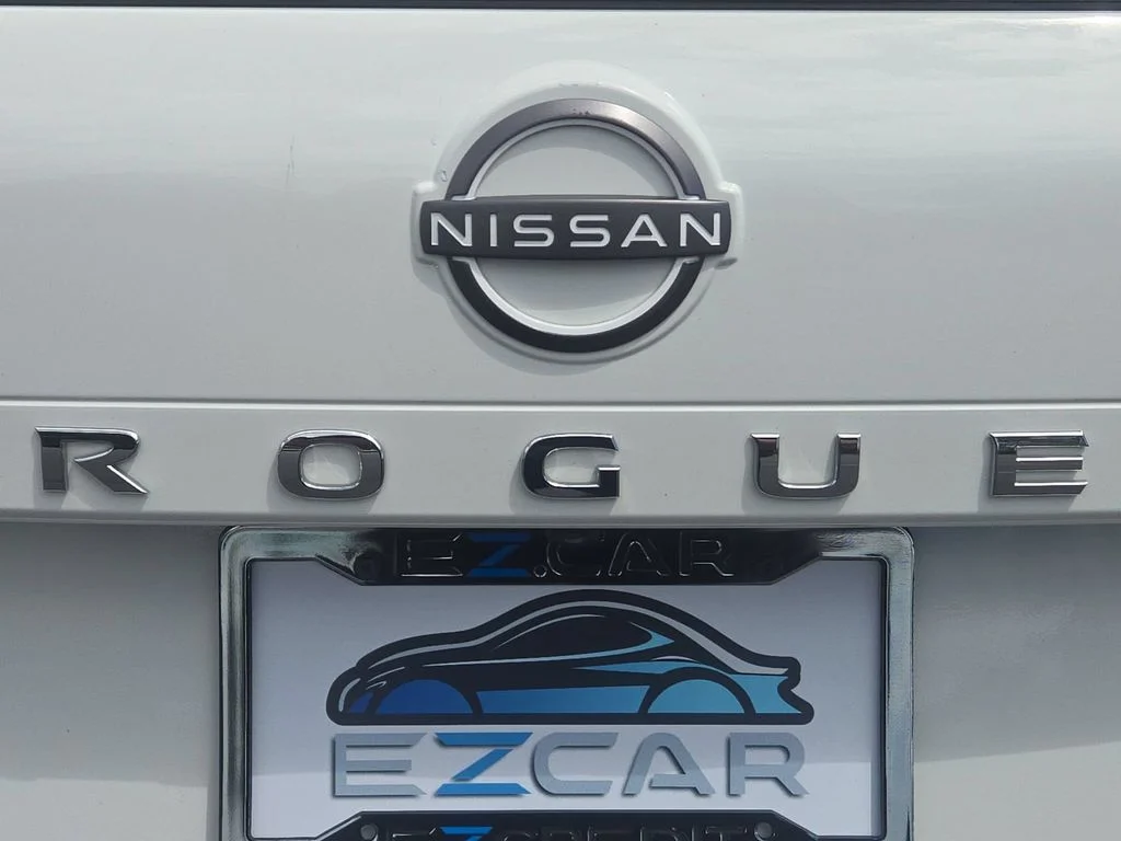 Used 2023 White Nissan S image 22