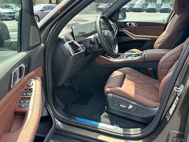 New 2026 Manhattan Green Metallic BMW xDrive40i image 4